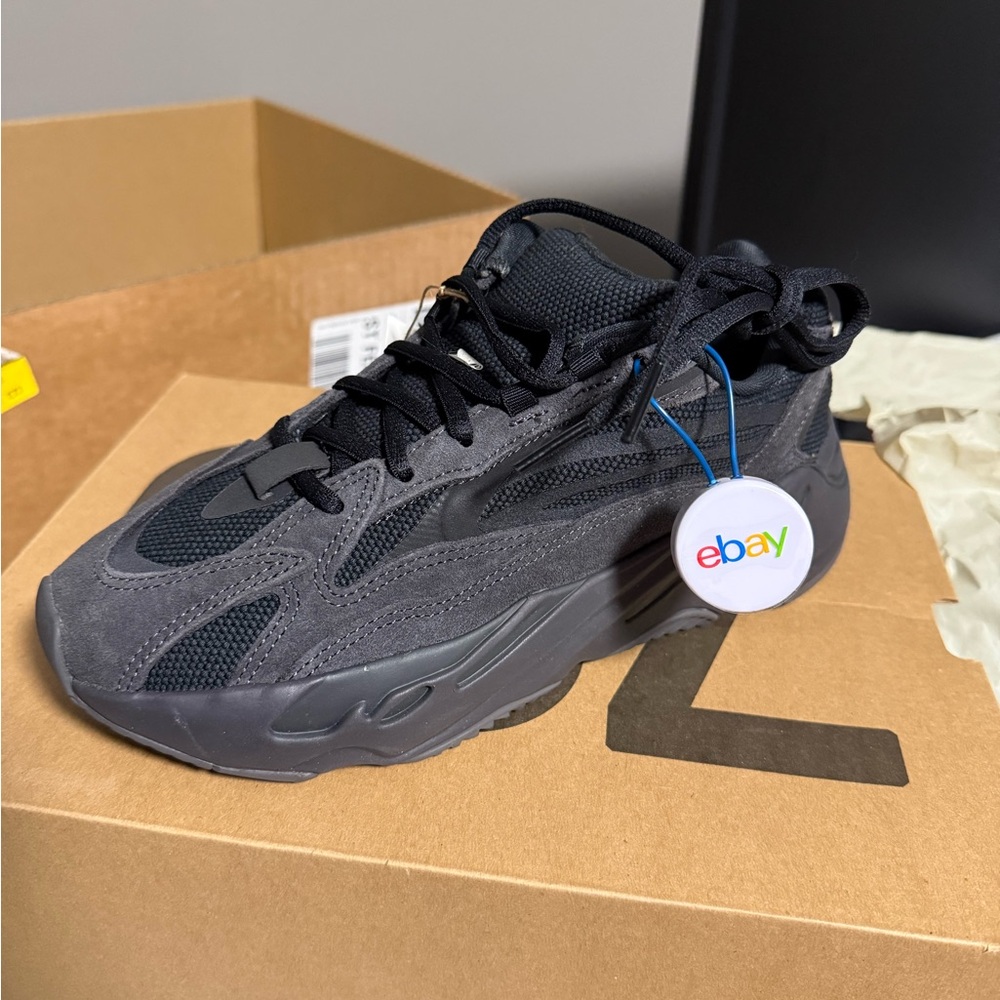 NEW YEEZY BOOST 700 VANTA